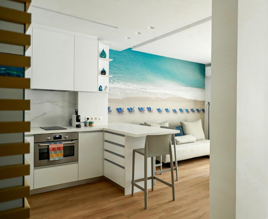 Renovated Apartment With Roof Garden Access, 15 M Walk To Acropolis アテネ エクステリア 写真