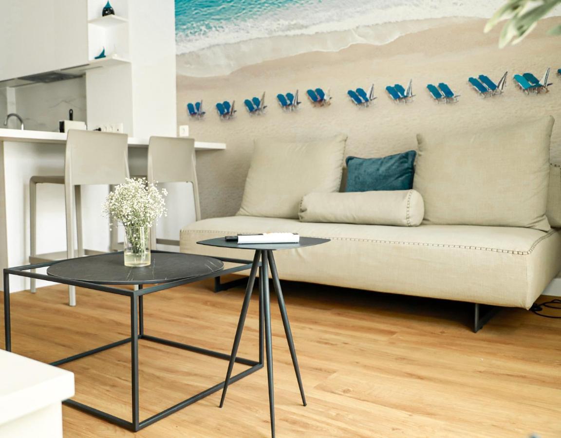 Renovated Apartment With Roof Garden Access, 15 M Walk To Acropolis アテネ エクステリア 写真