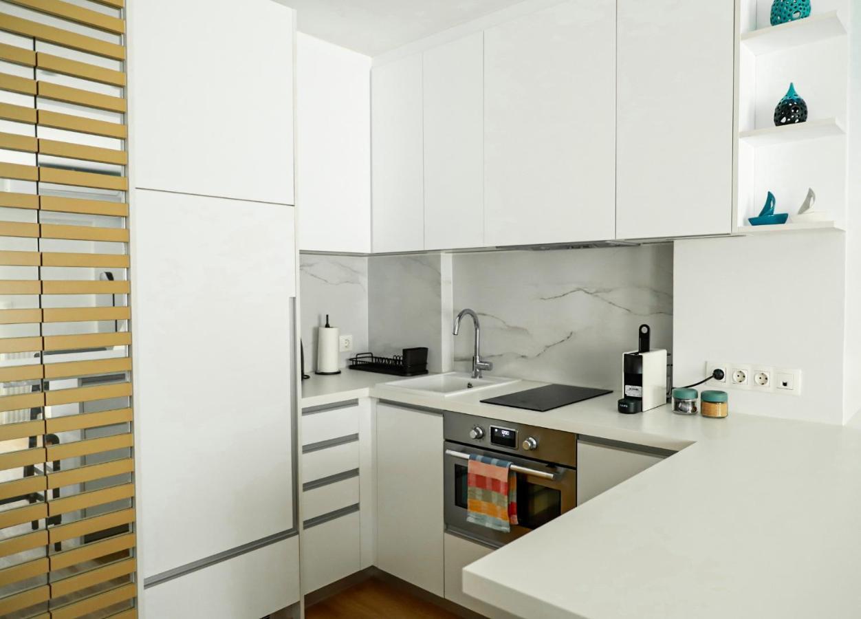Renovated Apartment With Roof Garden Access, 15 M Walk To Acropolis アテネ エクステリア 写真