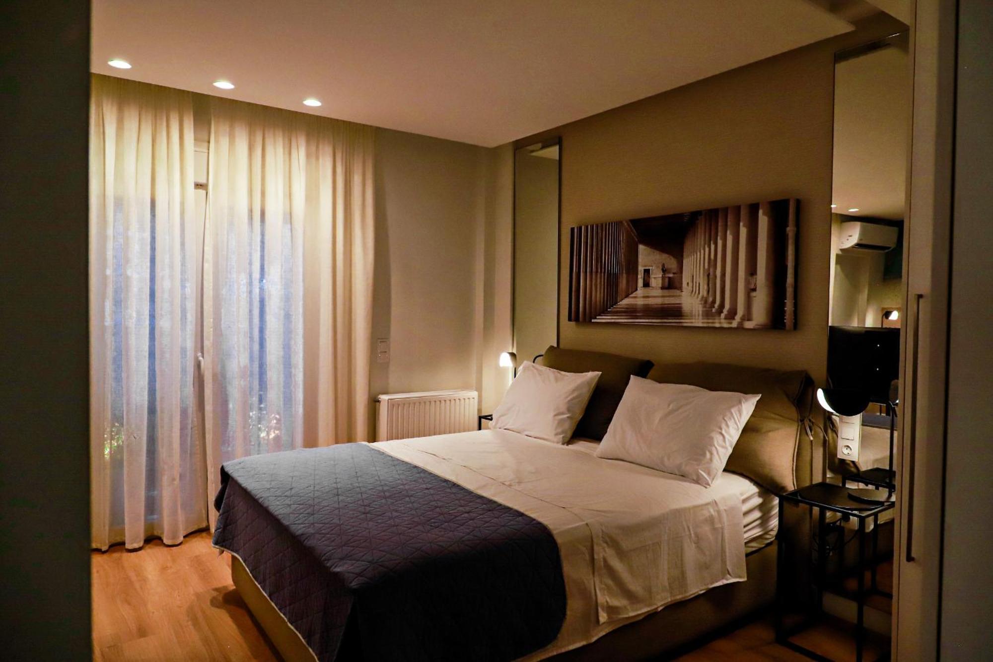 Renovated Apartment With Roof Garden Access, 15 M Walk To Acropolis アテネ エクステリア 写真