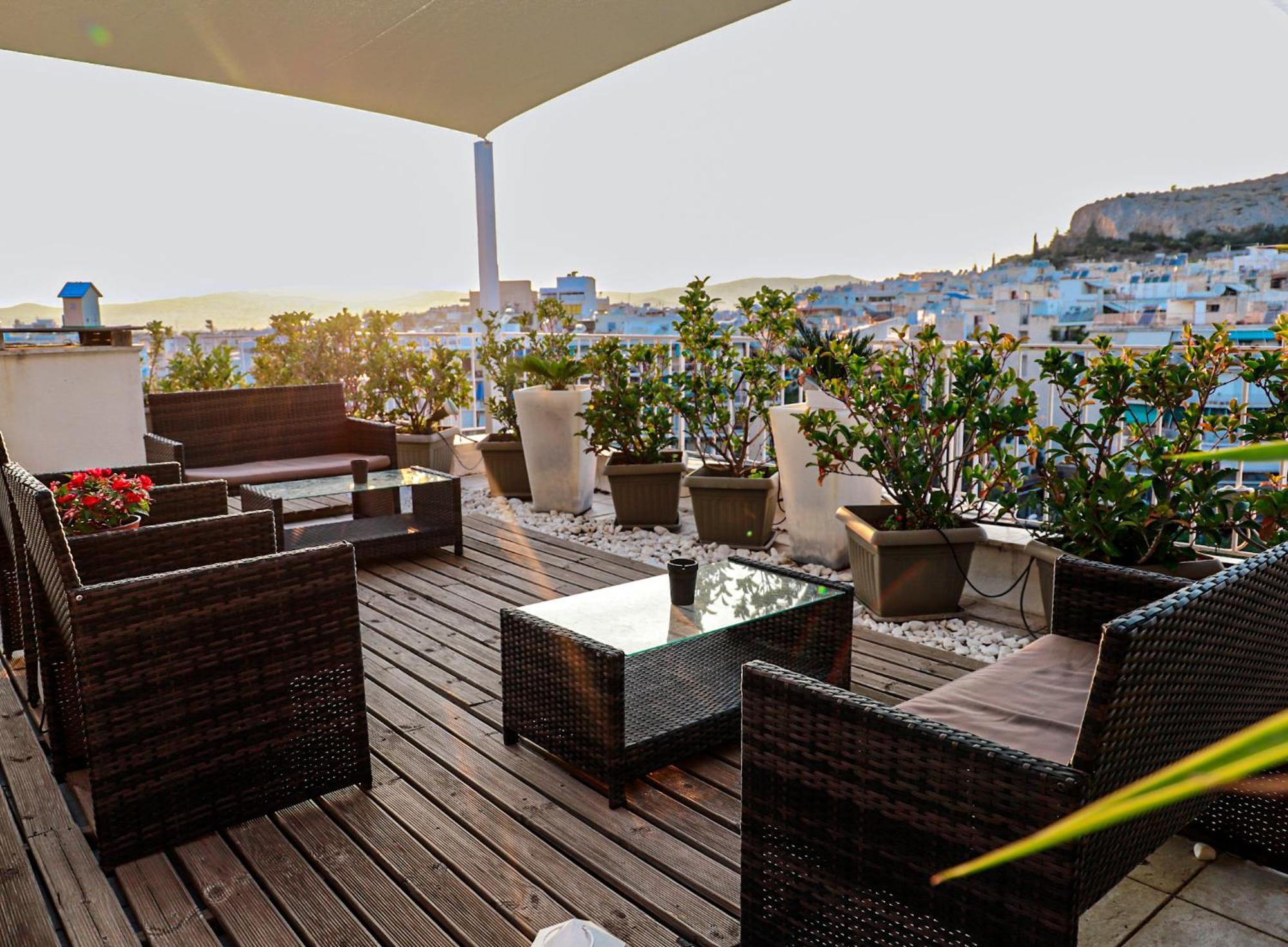 Renovated Apartment With Roof Garden Access, 15 M Walk To Acropolis アテネ エクステリア 写真