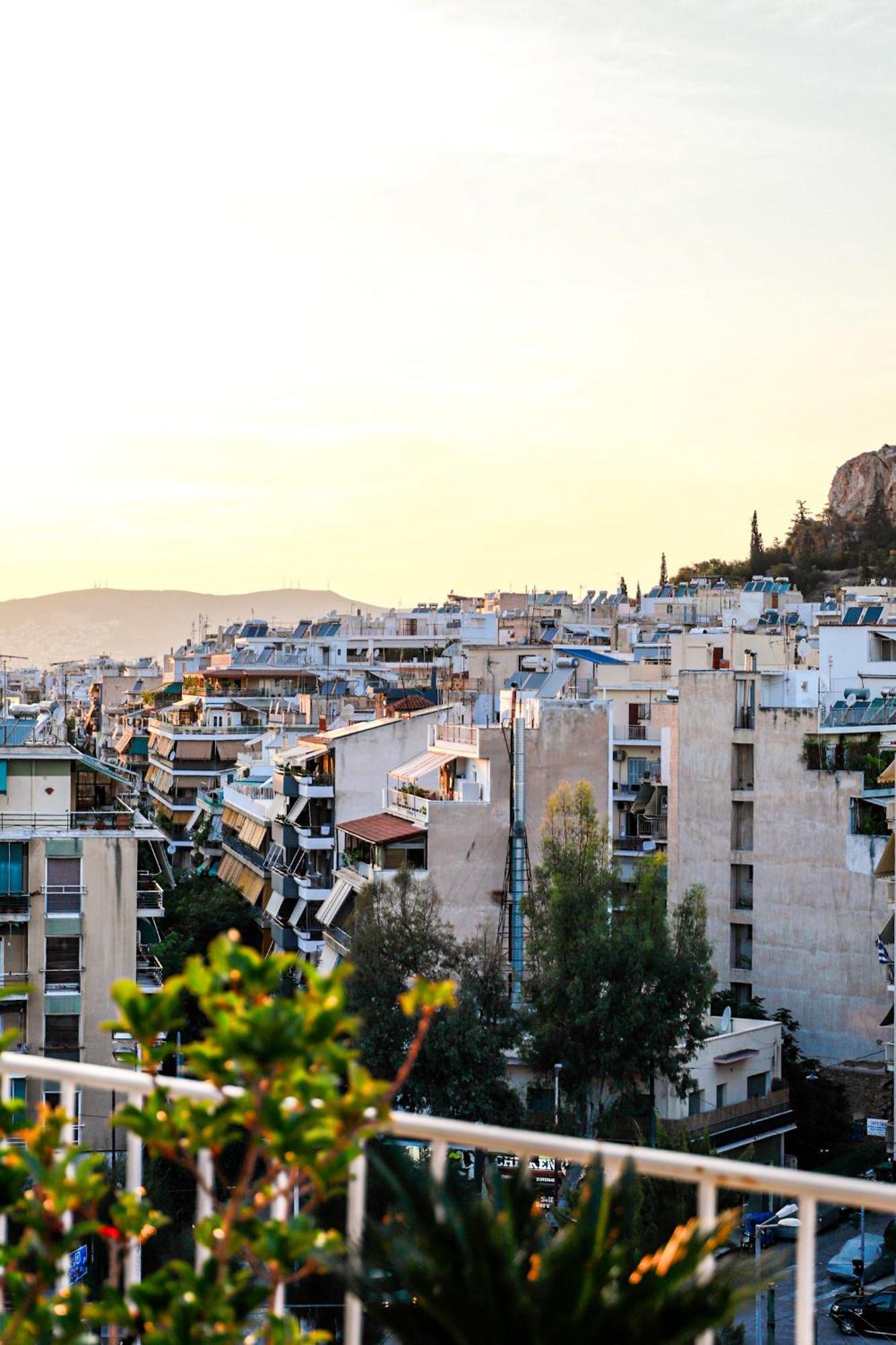Renovated Apartment With Roof Garden Access, 15 M Walk To Acropolis アテネ エクステリア 写真
