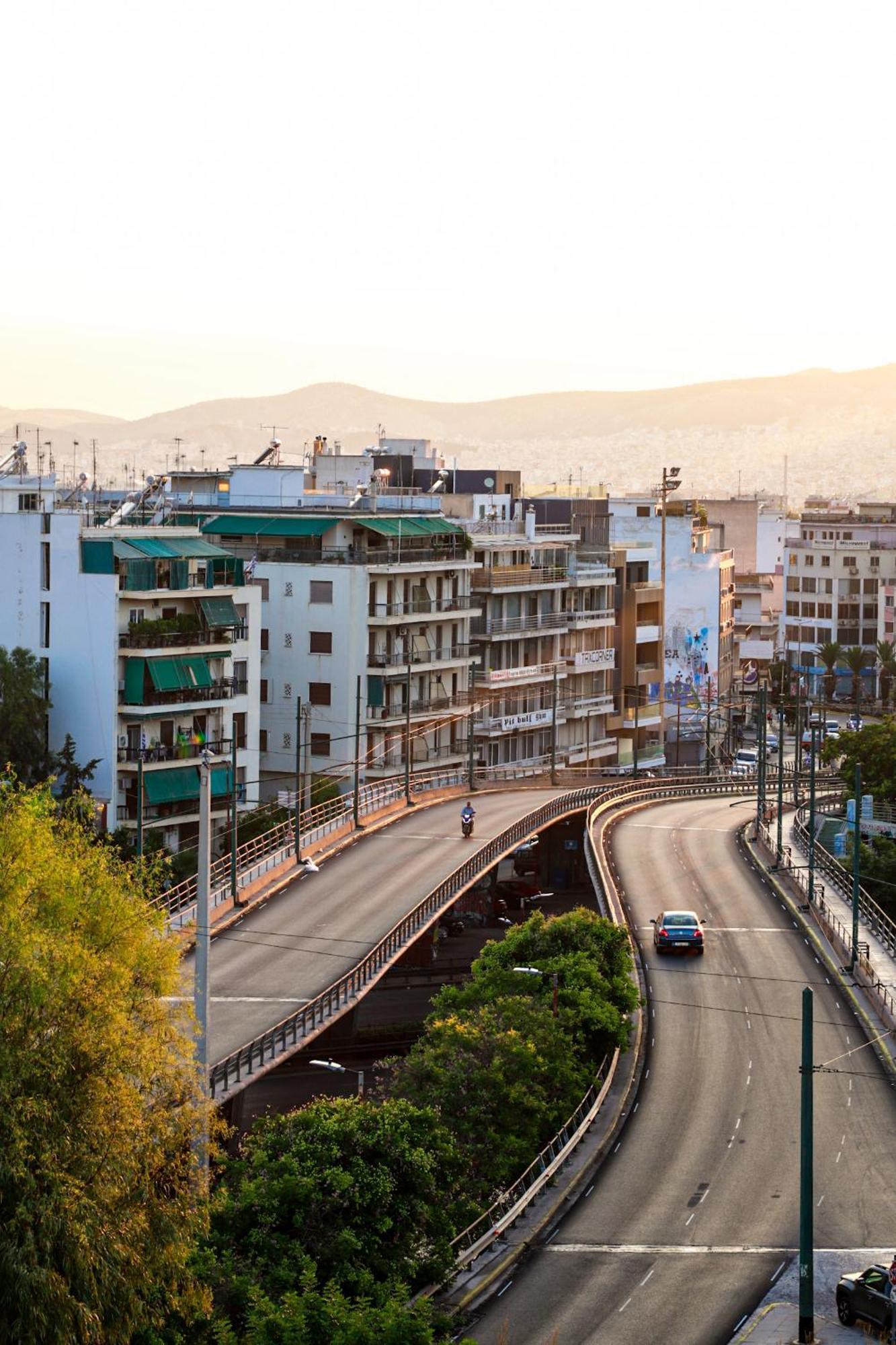 Renovated Apartment With Roof Garden Access, 15 M Walk To Acropolis アテネ エクステリア 写真