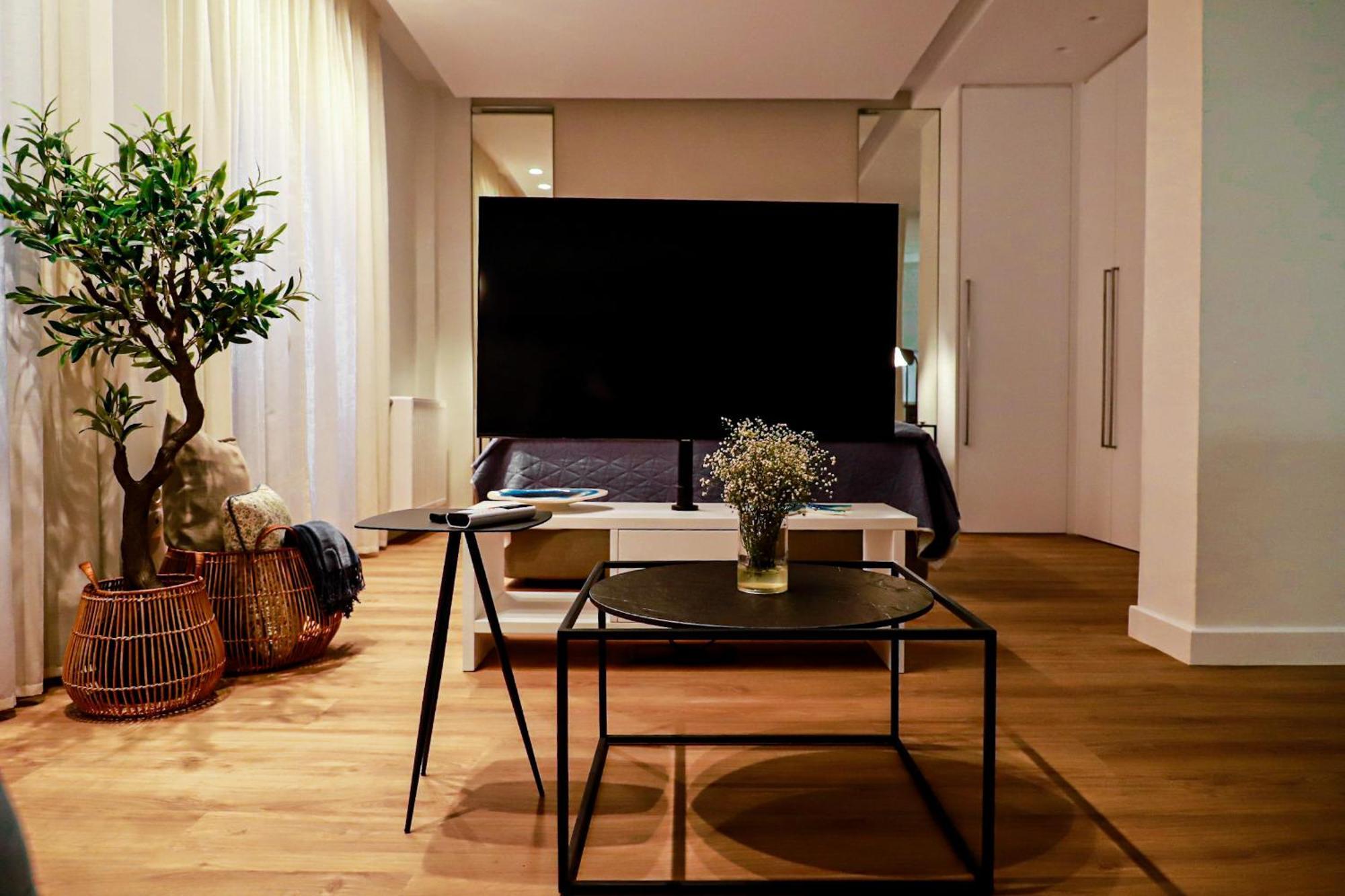 Renovated Apartment With Roof Garden Access, 15 M Walk To Acropolis アテネ エクステリア 写真