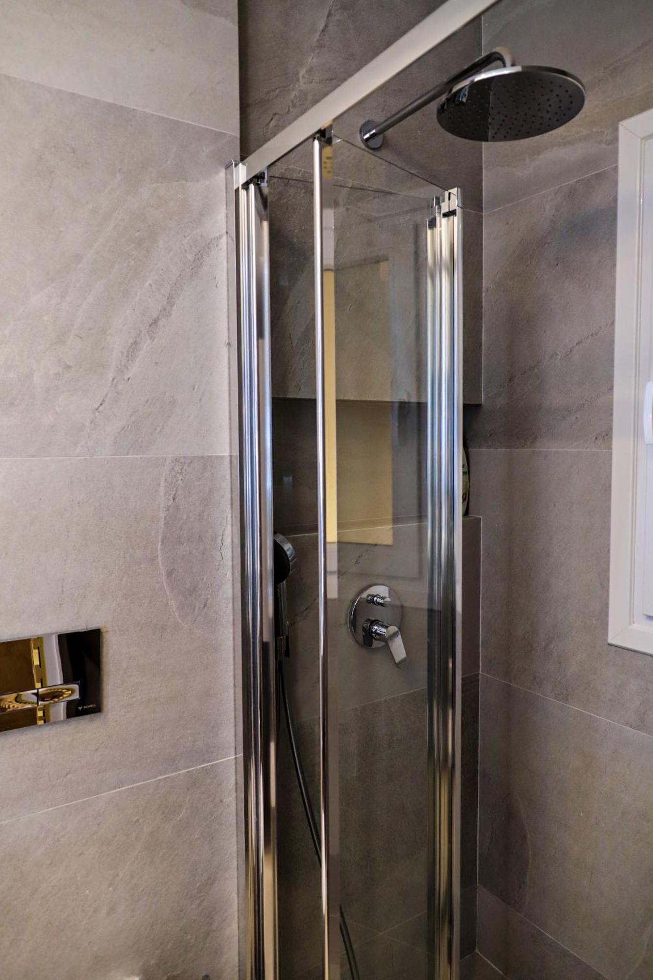Renovated Apartment With Roof Garden Access, 15 M Walk To Acropolis アテネ エクステリア 写真