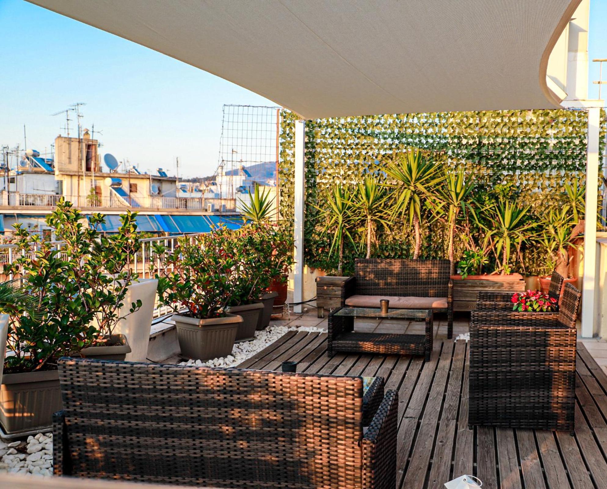 Renovated Apartment With Roof Garden Access, 15 M Walk To Acropolis アテネ エクステリア 写真