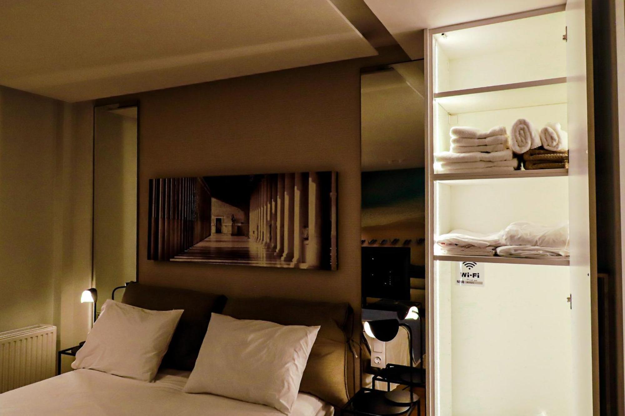 Renovated Apartment With Roof Garden Access, 15 M Walk To Acropolis アテネ エクステリア 写真