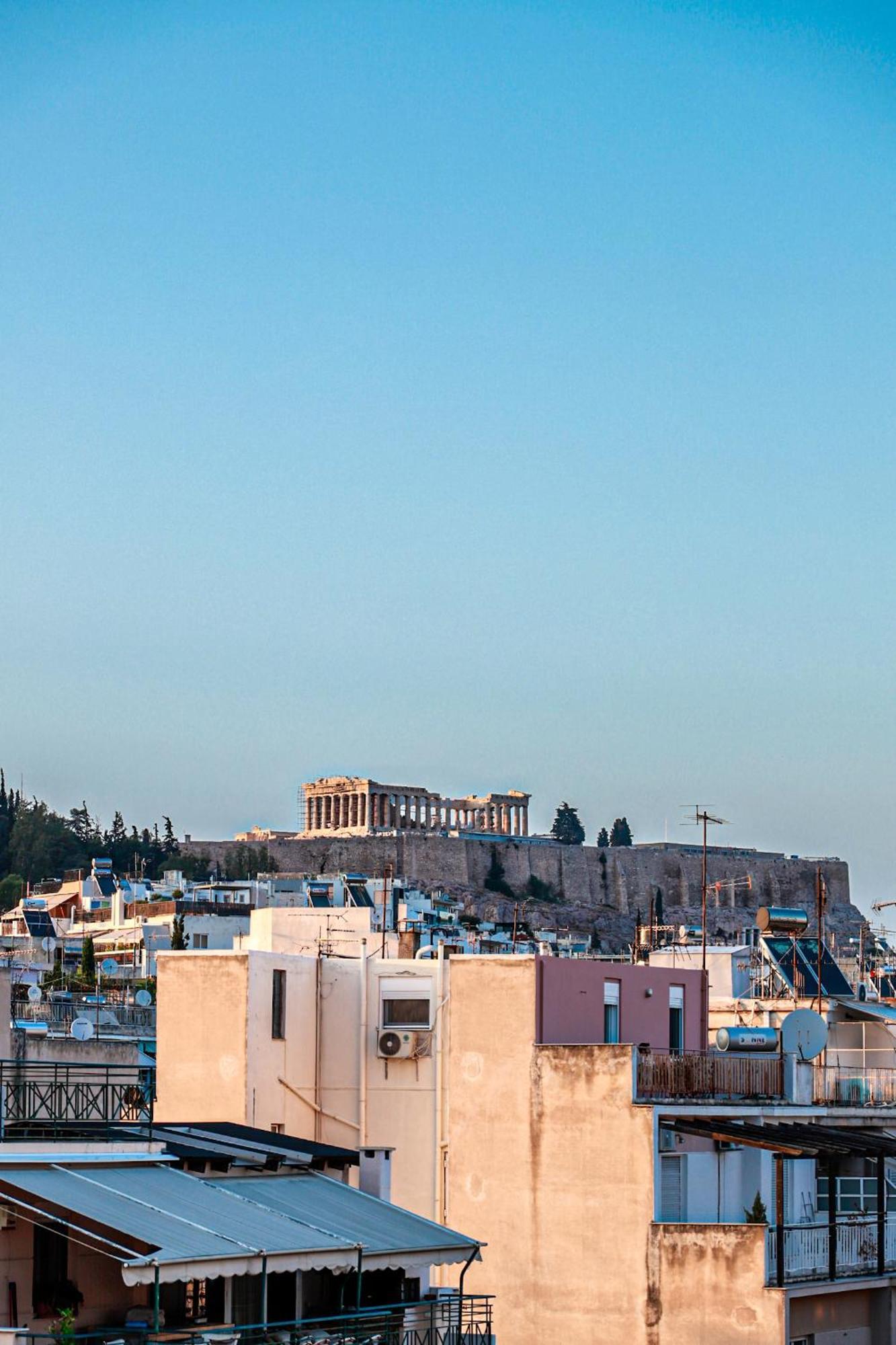 Renovated Apartment With Roof Garden Access, 15 M Walk To Acropolis アテネ エクステリア 写真