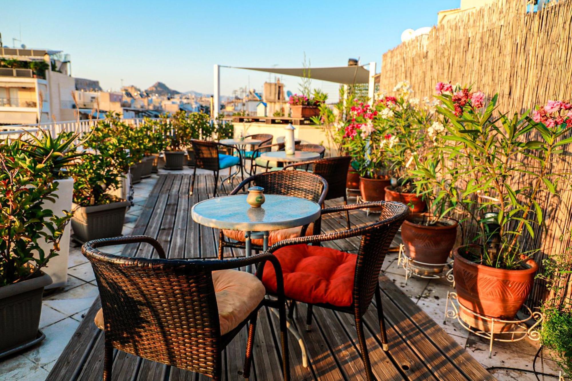 Renovated Apartment With Roof Garden Access, 15 M Walk To Acropolis アテネ エクステリア 写真